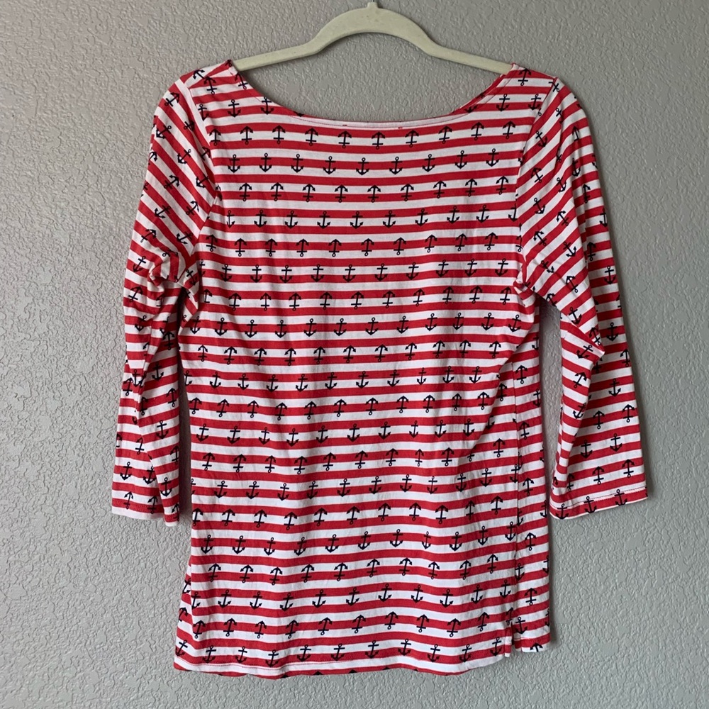 Red and white anchor print shirt